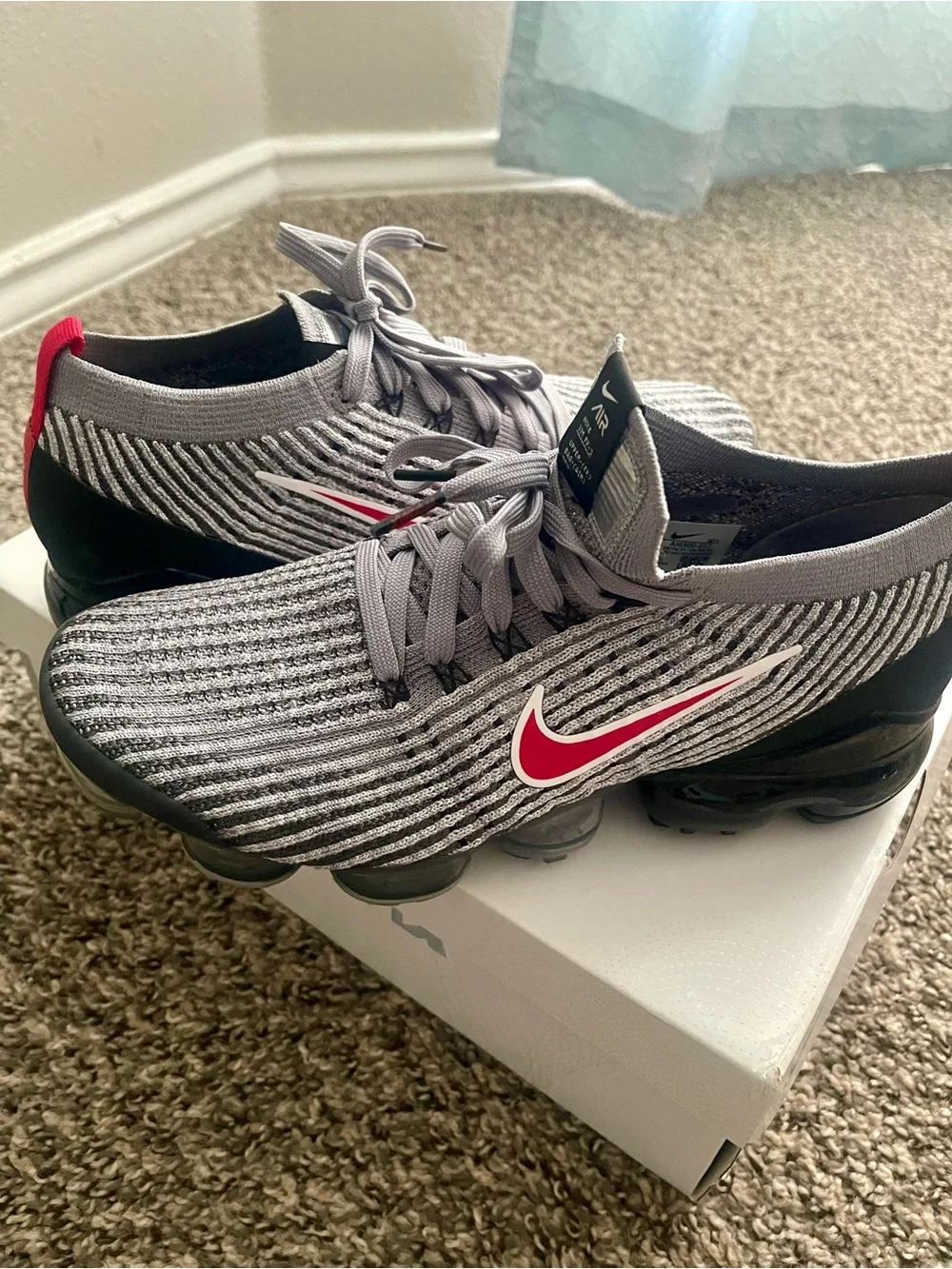 Nike lightweight flyknit